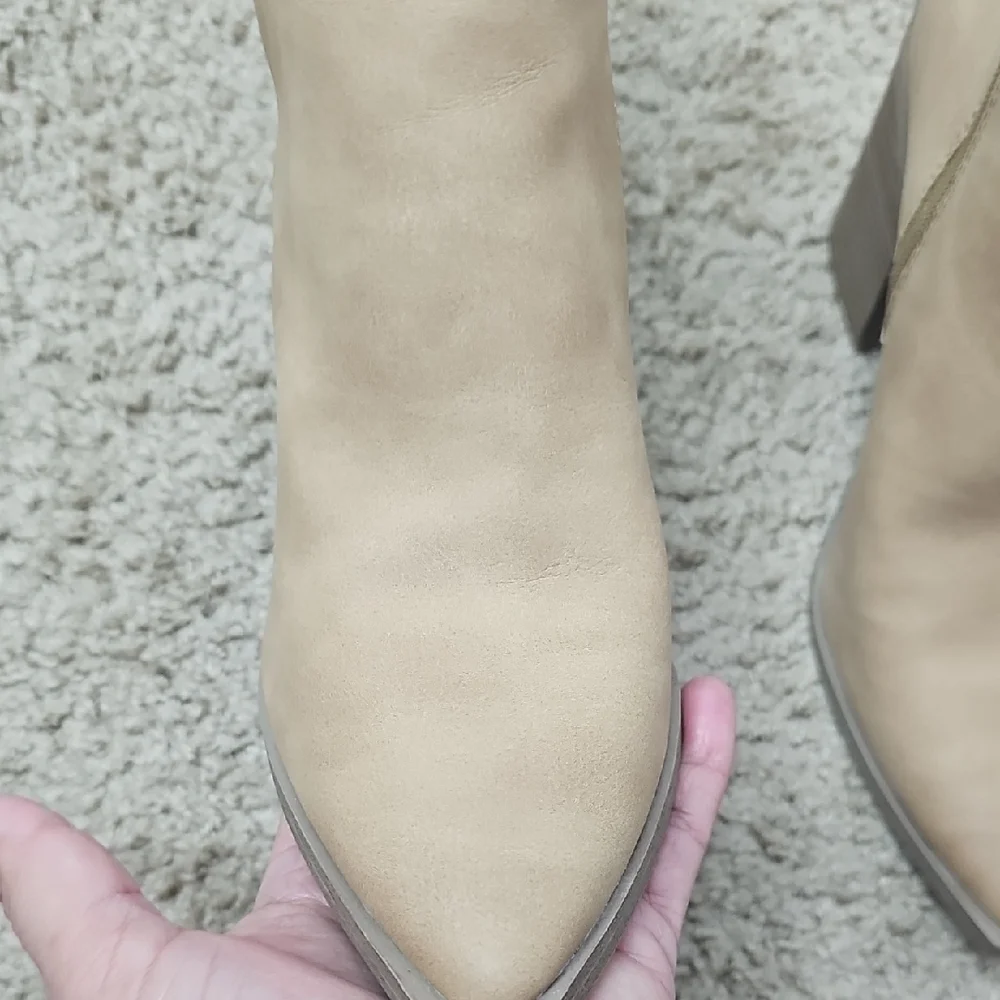 Universal Thread chic tan